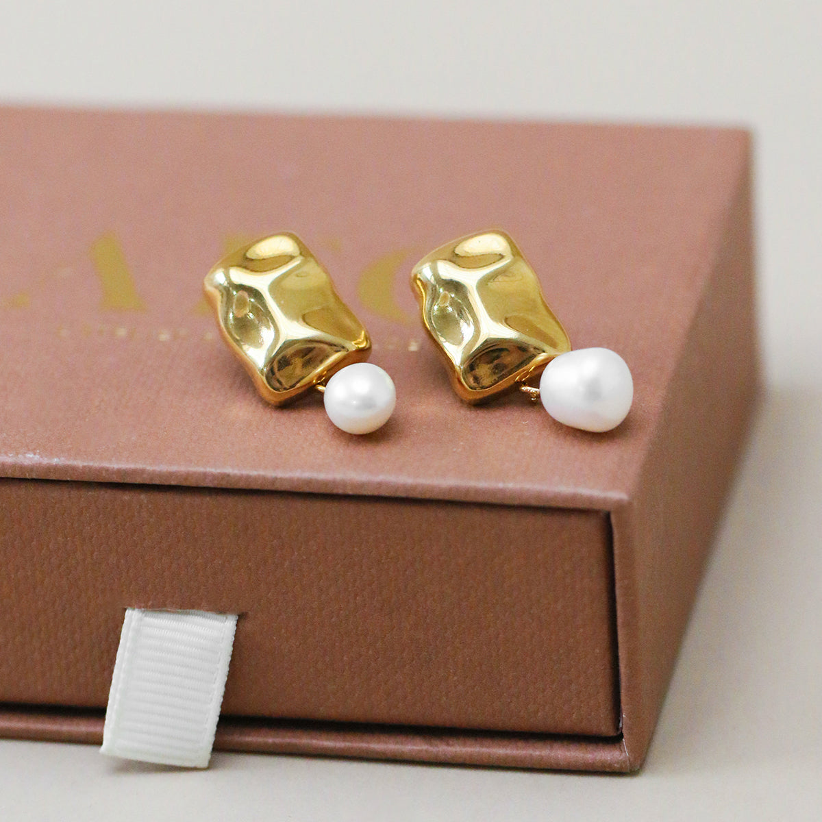 AEC Paris Earrings Nile Gold