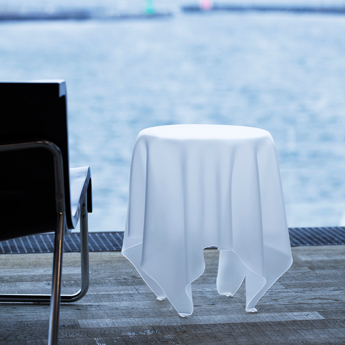 Essey Illusion Ice Table Table
