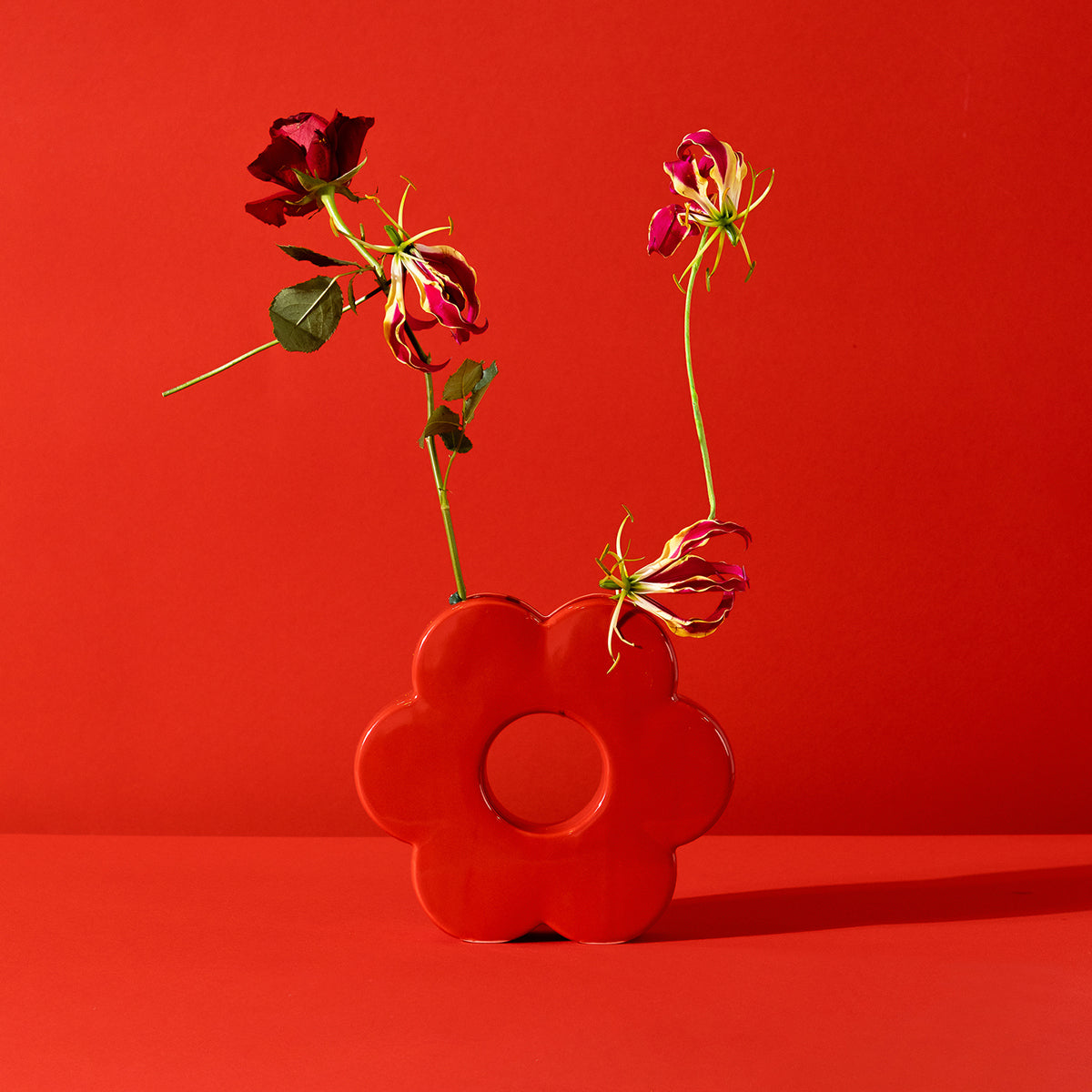 Daisy Vase Red