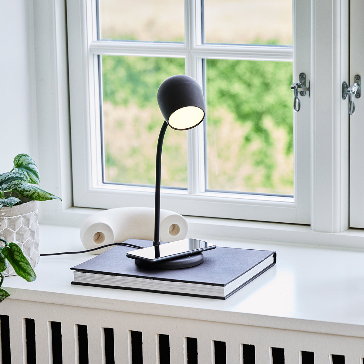 Kreafunk Ellie Black Lamp Speaker and Wireless Charger Lamp Speaker and Wireless Charger